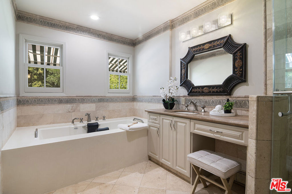 121 S Poinsettia Place - Photo 25