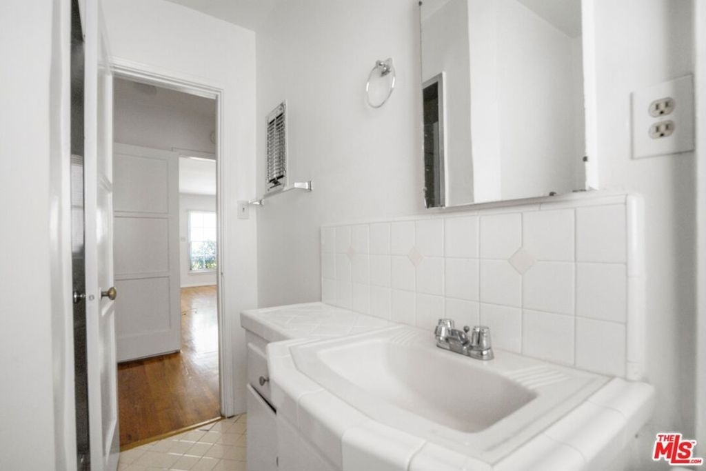 8551 Holloway Drive - Photo 7