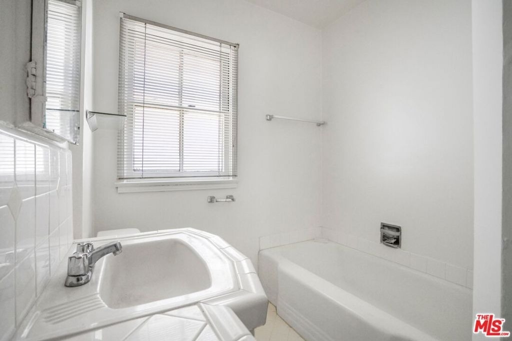 8551 Holloway Drive - Photo 8