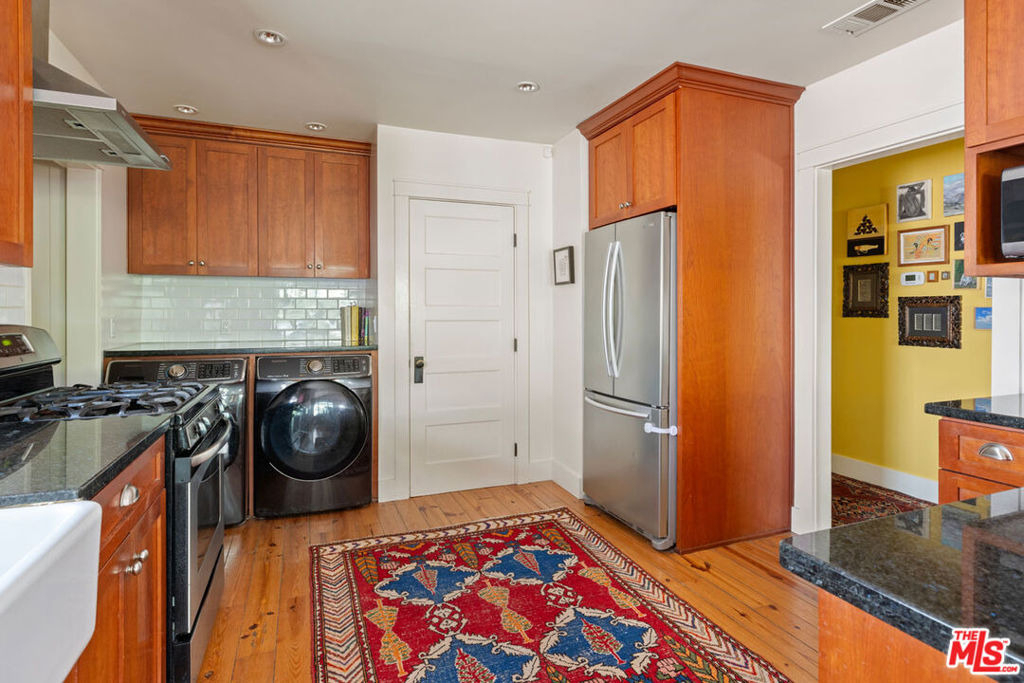124 S Hobart Boulevard - Photo 12