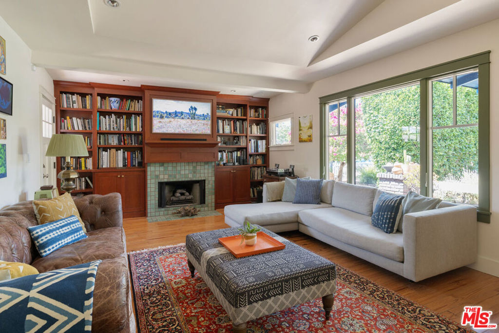 124 S Hobart Boulevard - Photo 6
