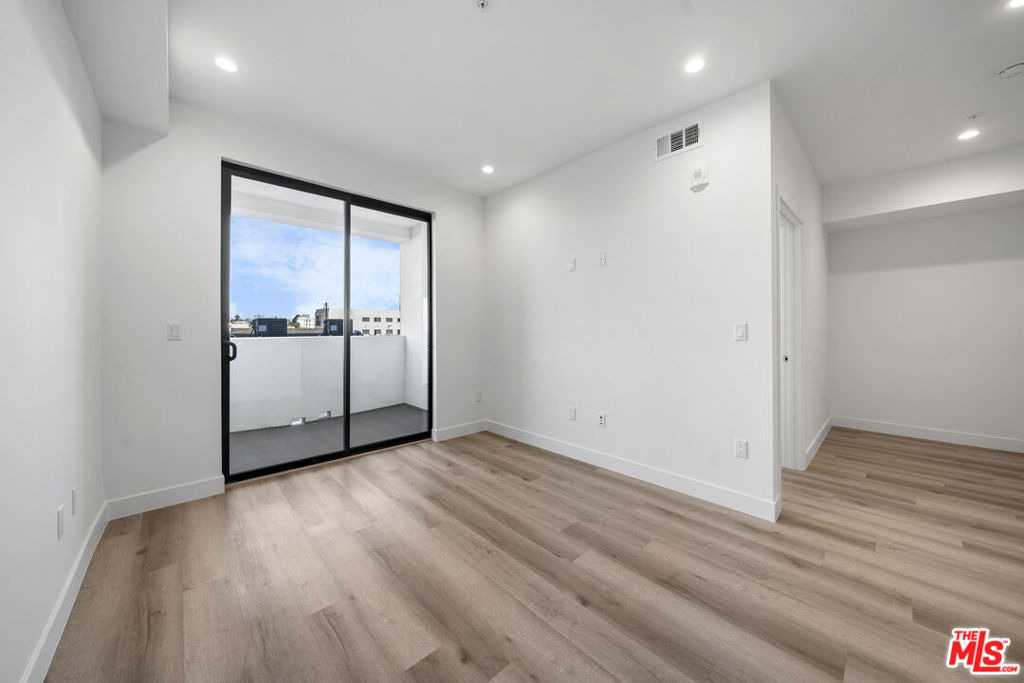 5612 Lexington Avenue - Photo 4