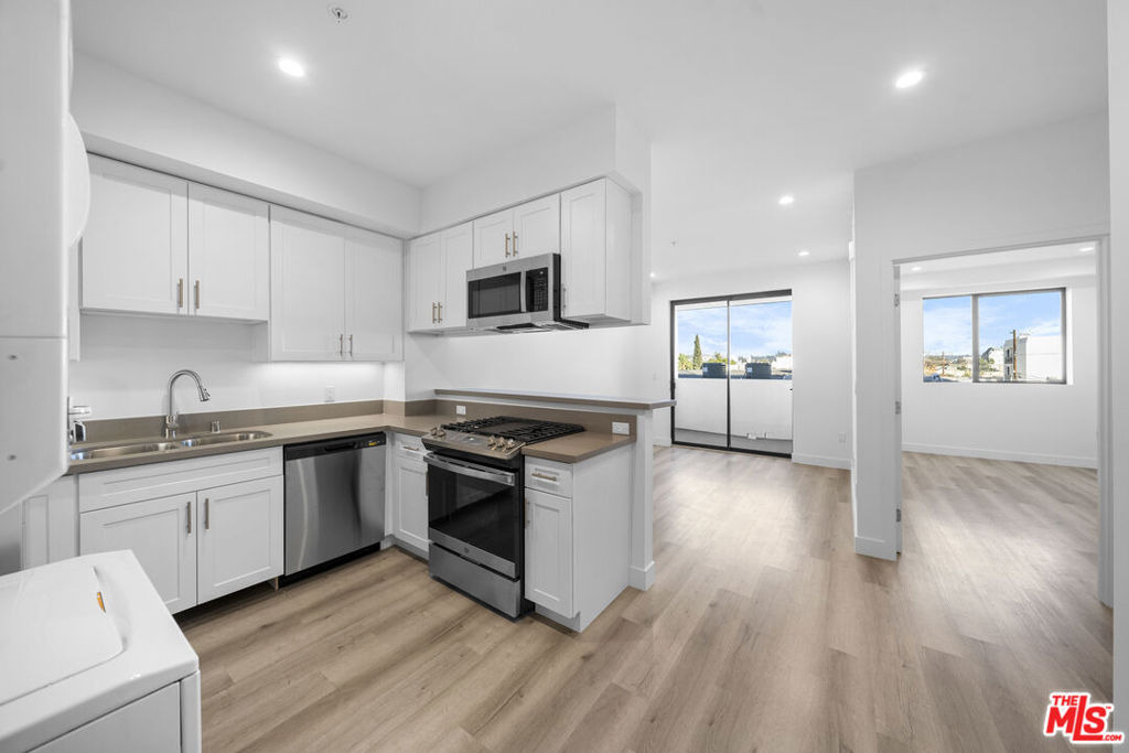 5612 Lexington Avenue - Photo 0