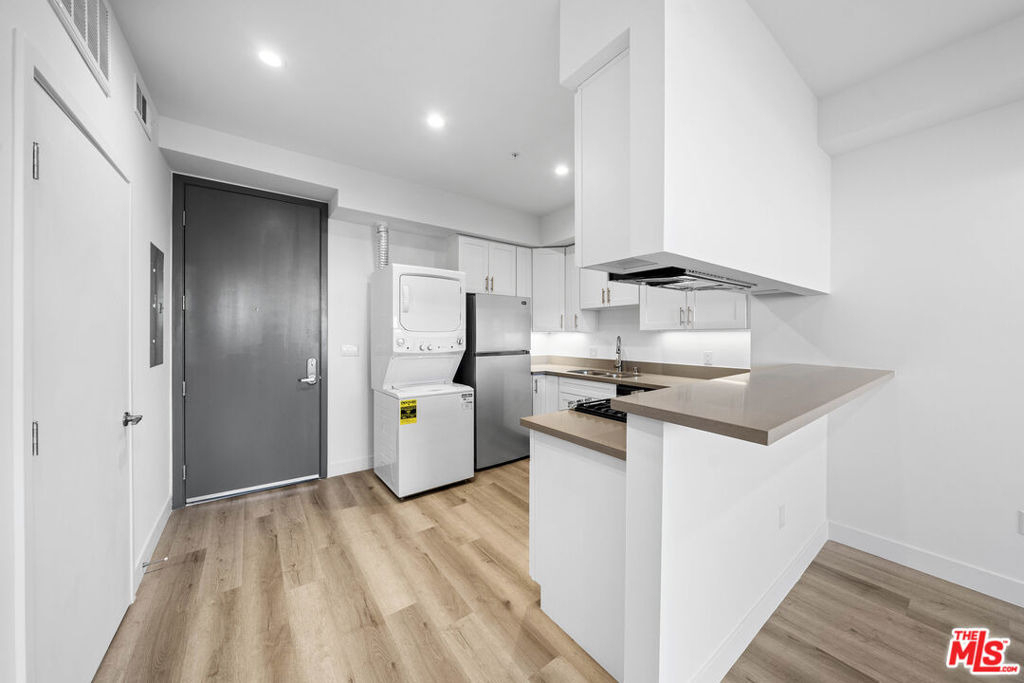 5612 Lexington Avenue - Photo 1