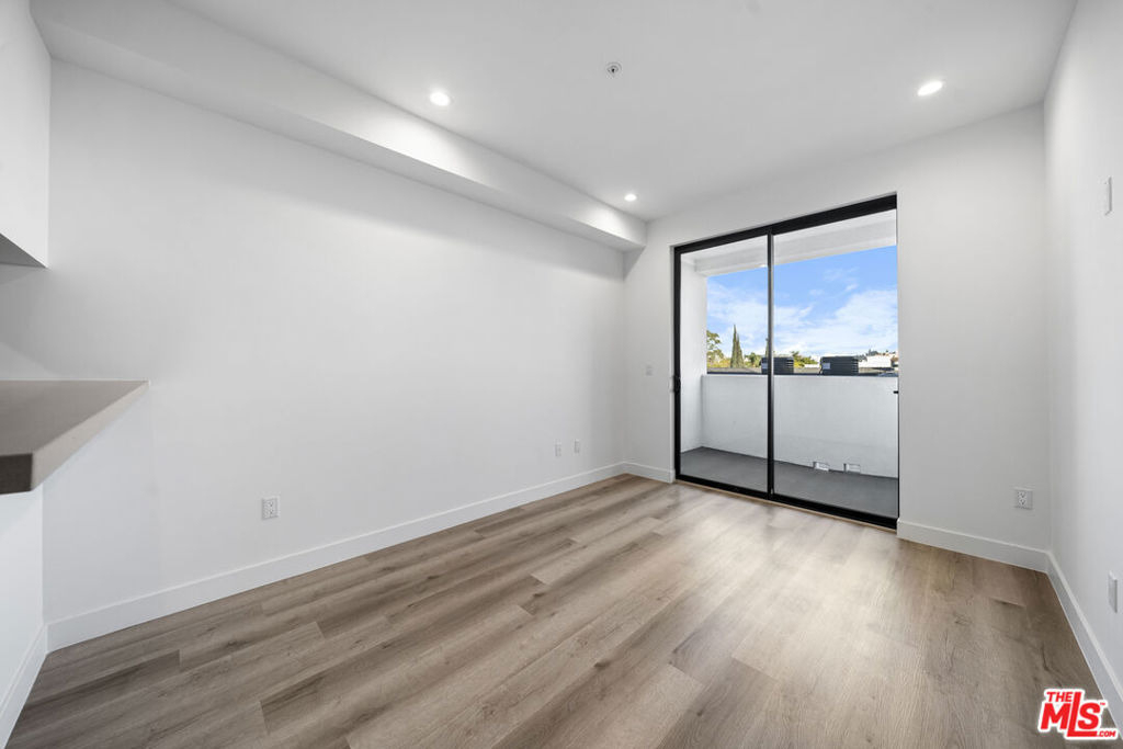 5612 Lexington Avenue - Photo 3