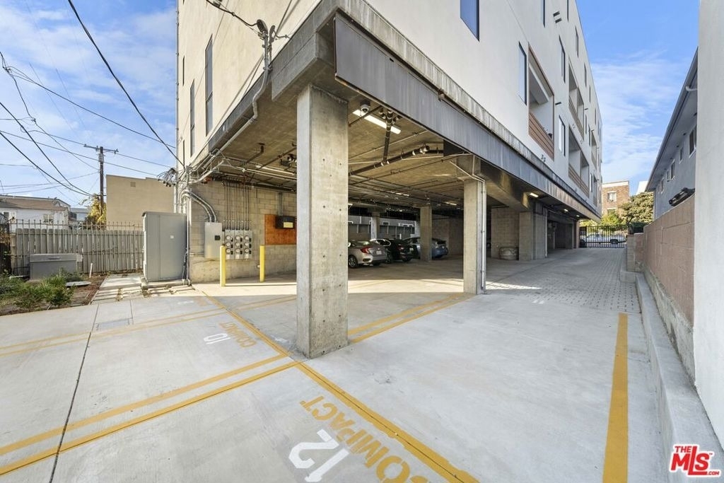 5612 Lexington Avenue - Photo 14