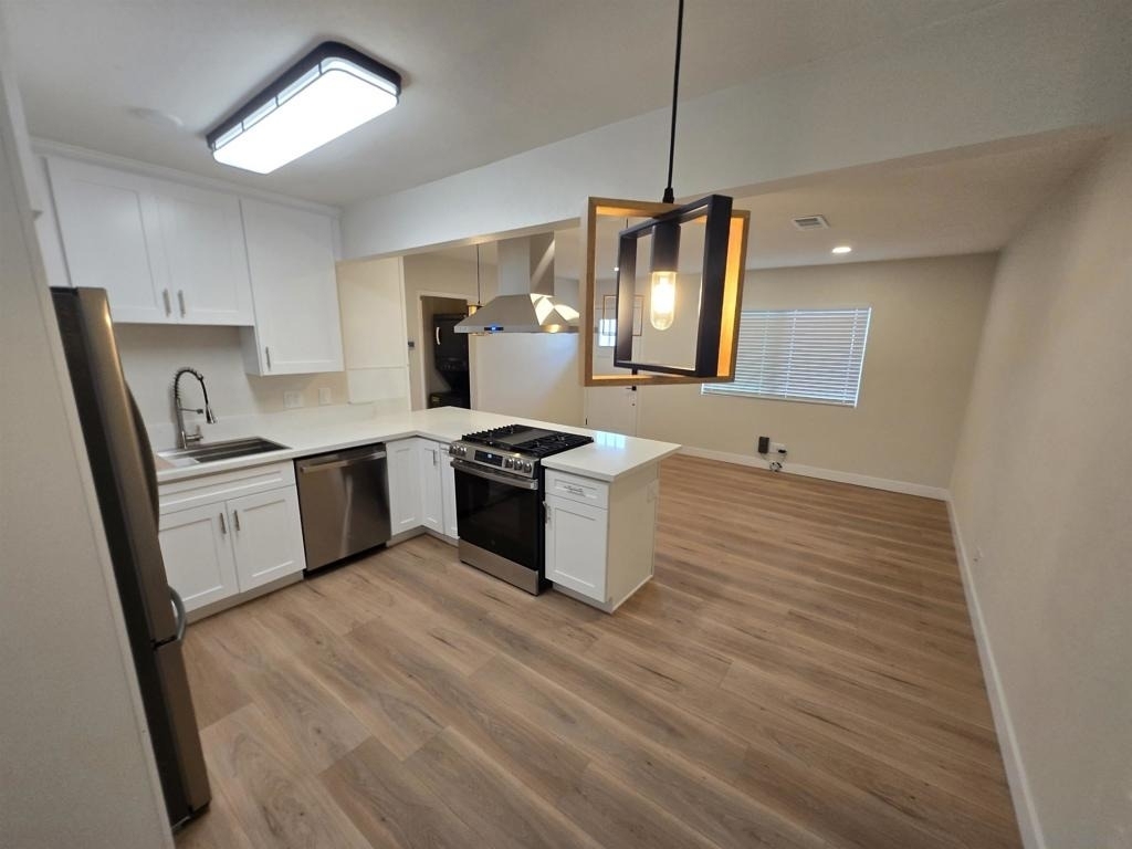 2132 E 5th St - Photo 0