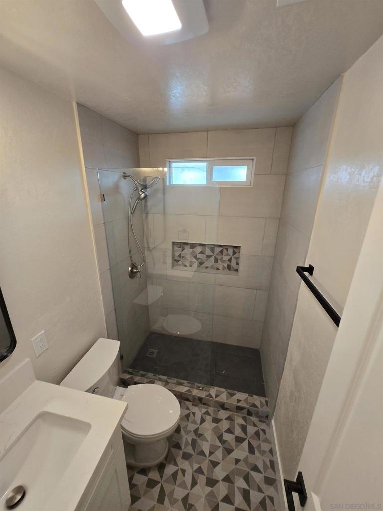 2132 E 5th St - Photo 38