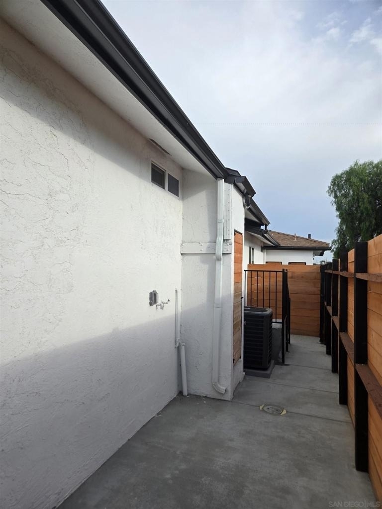 2132 E 5th St - Photo 11