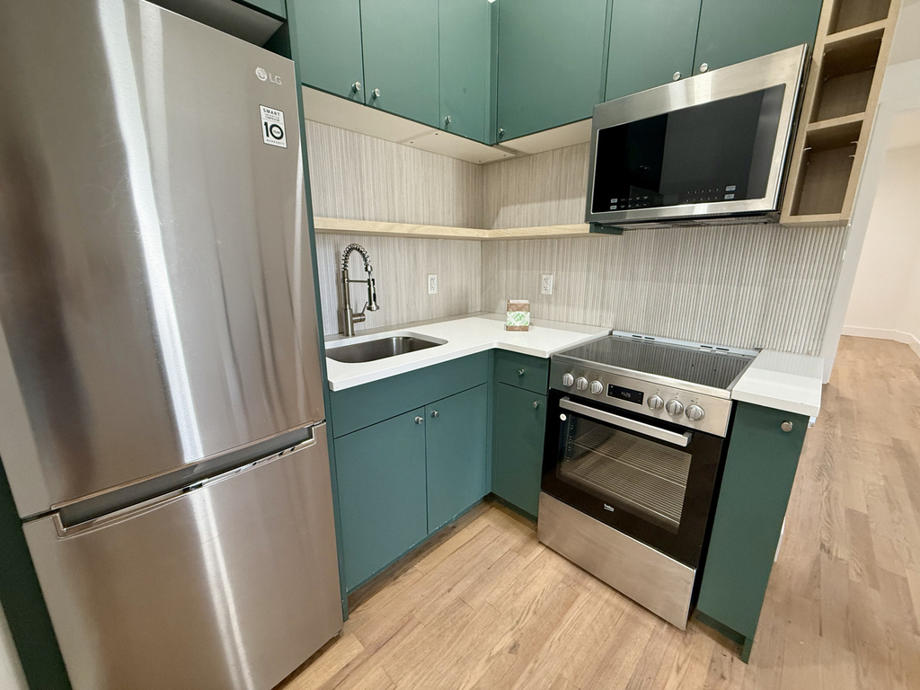 1027 Putnam Avenue - Photo 1