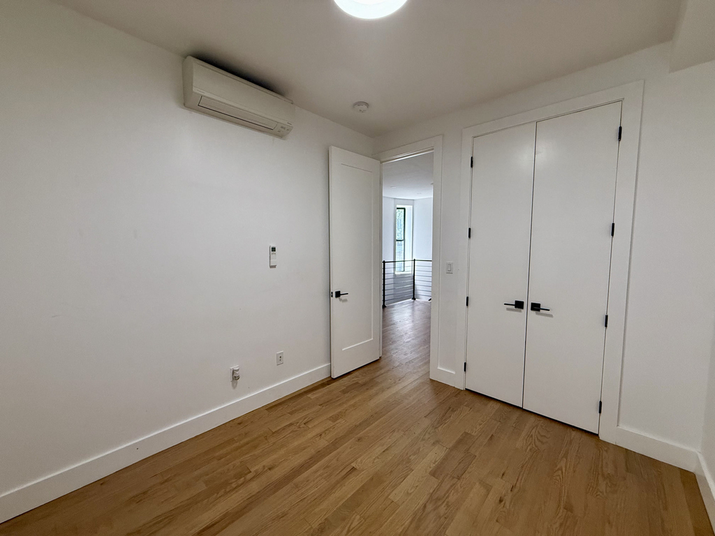 1027 Putnam Avenue - Photo 4