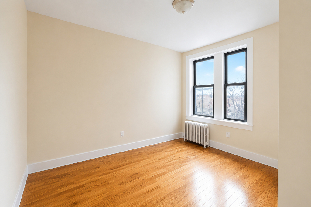 666 Hancock Street - Photo 2