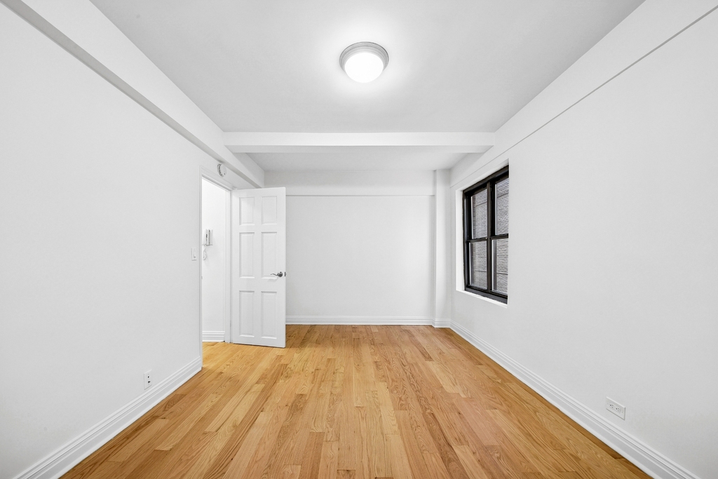 East 56th Street between 3rd & Lex - Photo 4