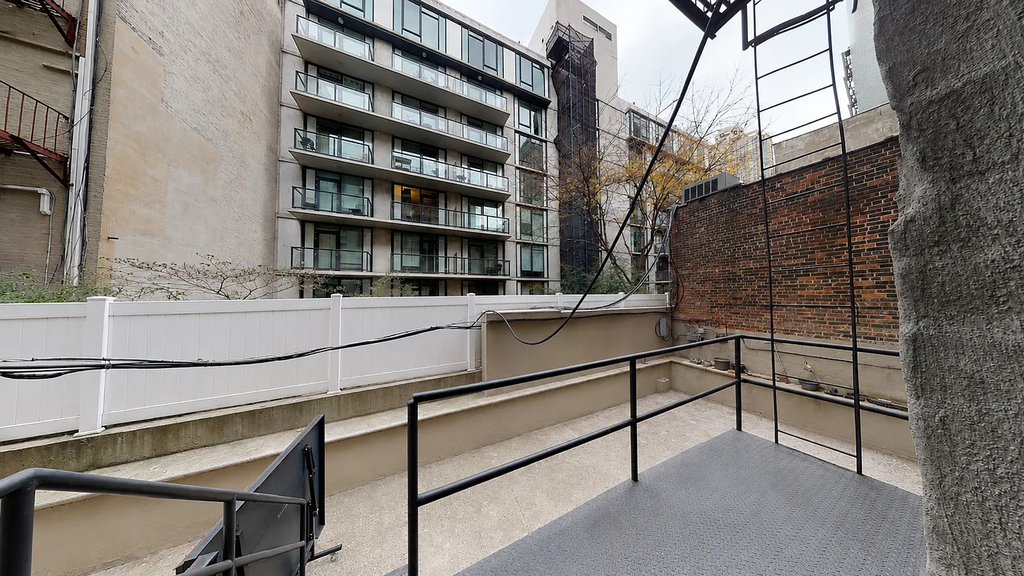 365 West 52nd Street - Photo 5