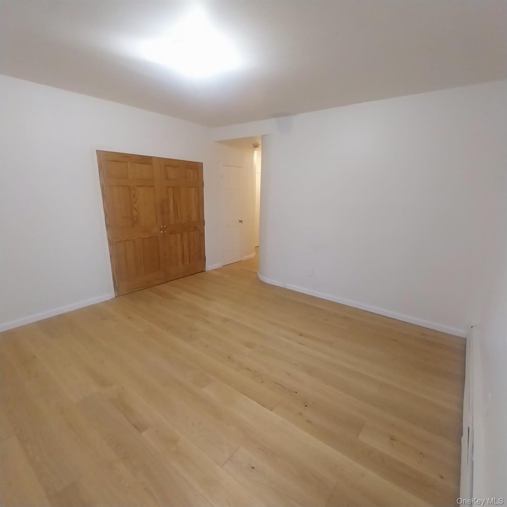884 Nassau - Photo 3