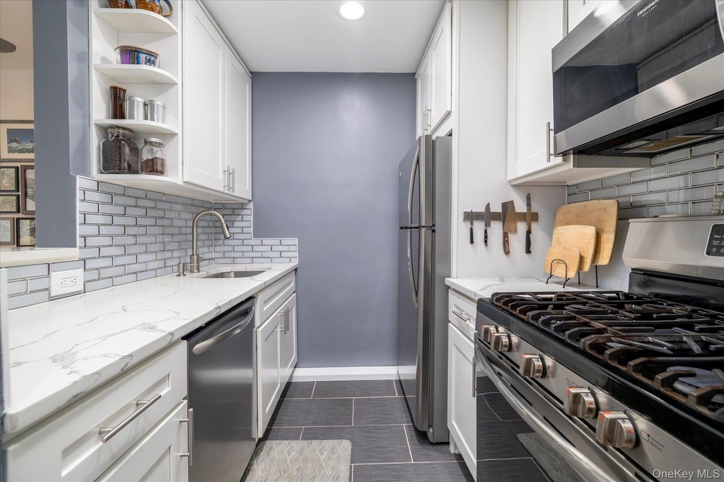 1 E Broadway - Photo 4