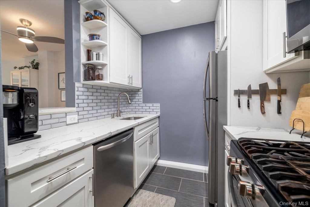 1 E Broadway - Photo 5