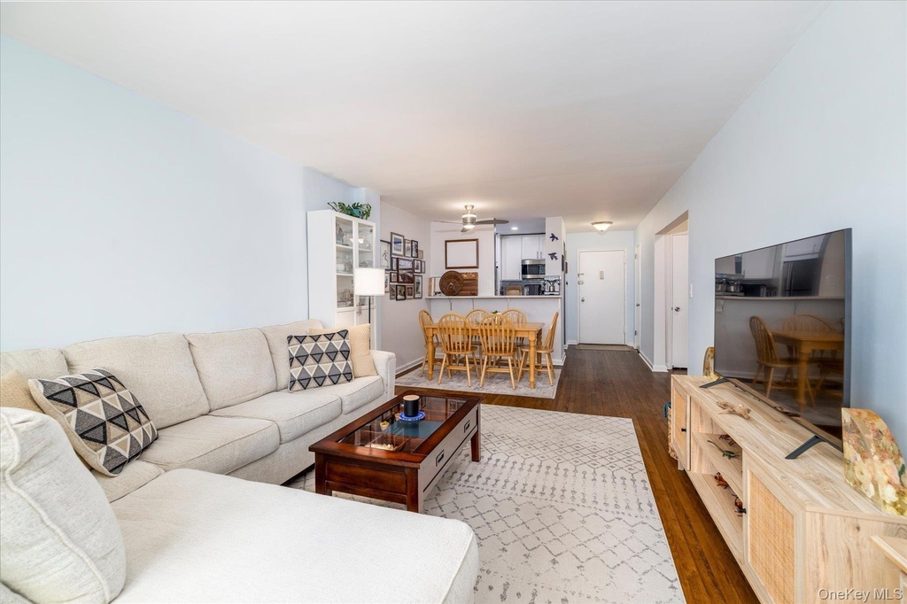 1 E Broadway - Photo 3