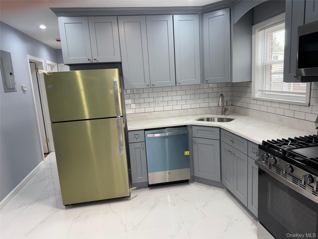 99 Gibson Boulevard - Photo 1