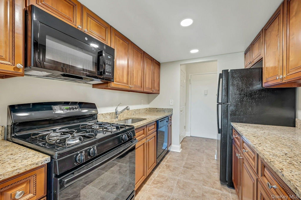505 White Plains Road - Photo 1