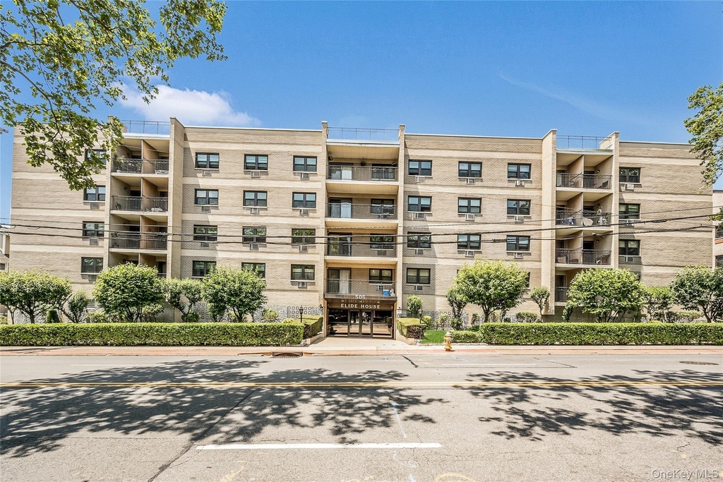 505 White Plains Road - Photo 0