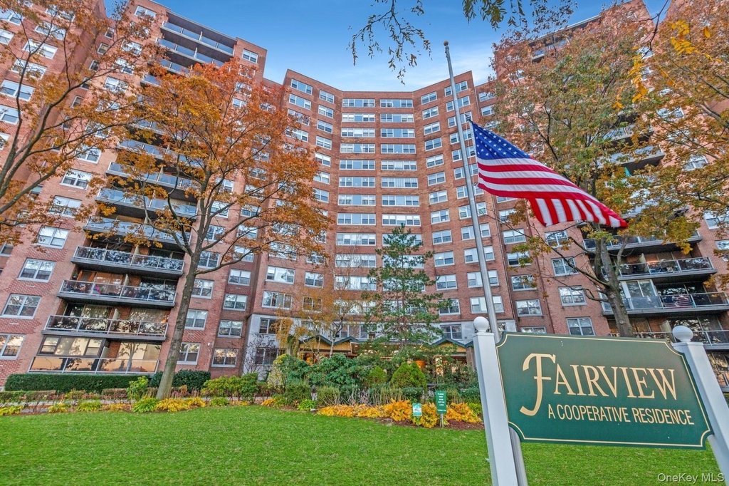 61-20 Grand Central Parkway - Photo 3