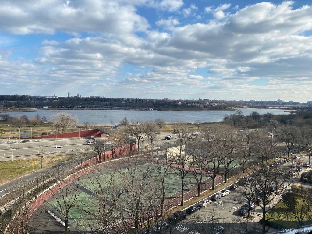 61-20 Grand Central Parkway - Photo 4