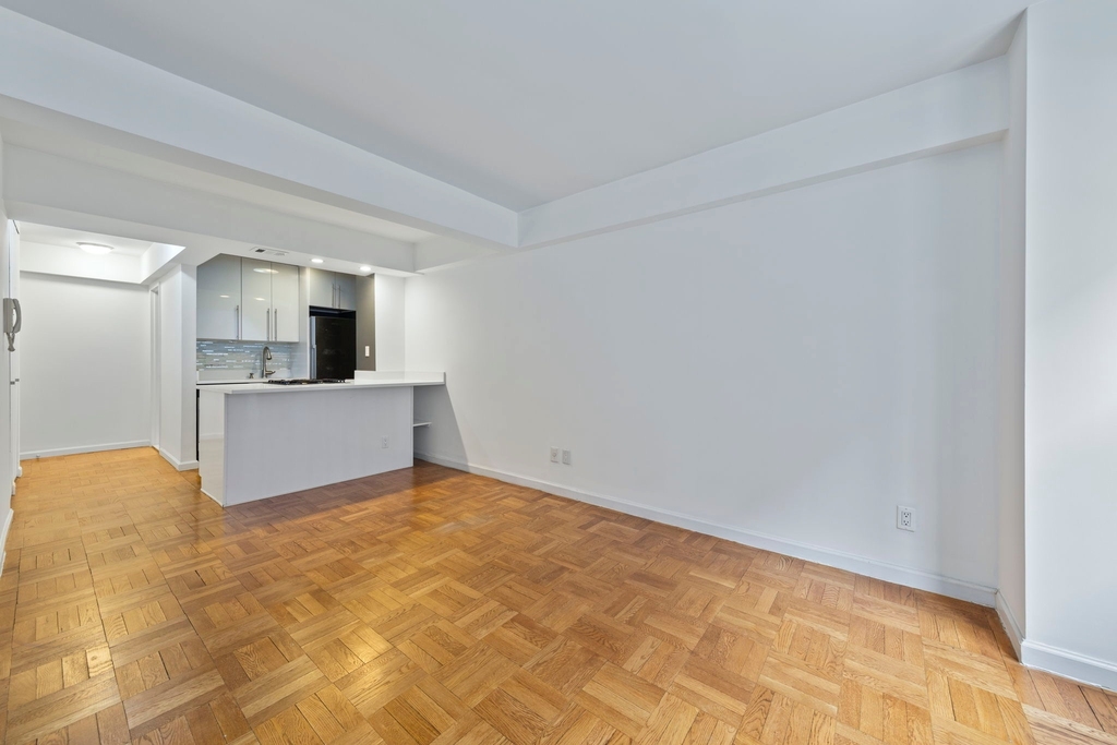 210 East 63rd Street - Photo 2