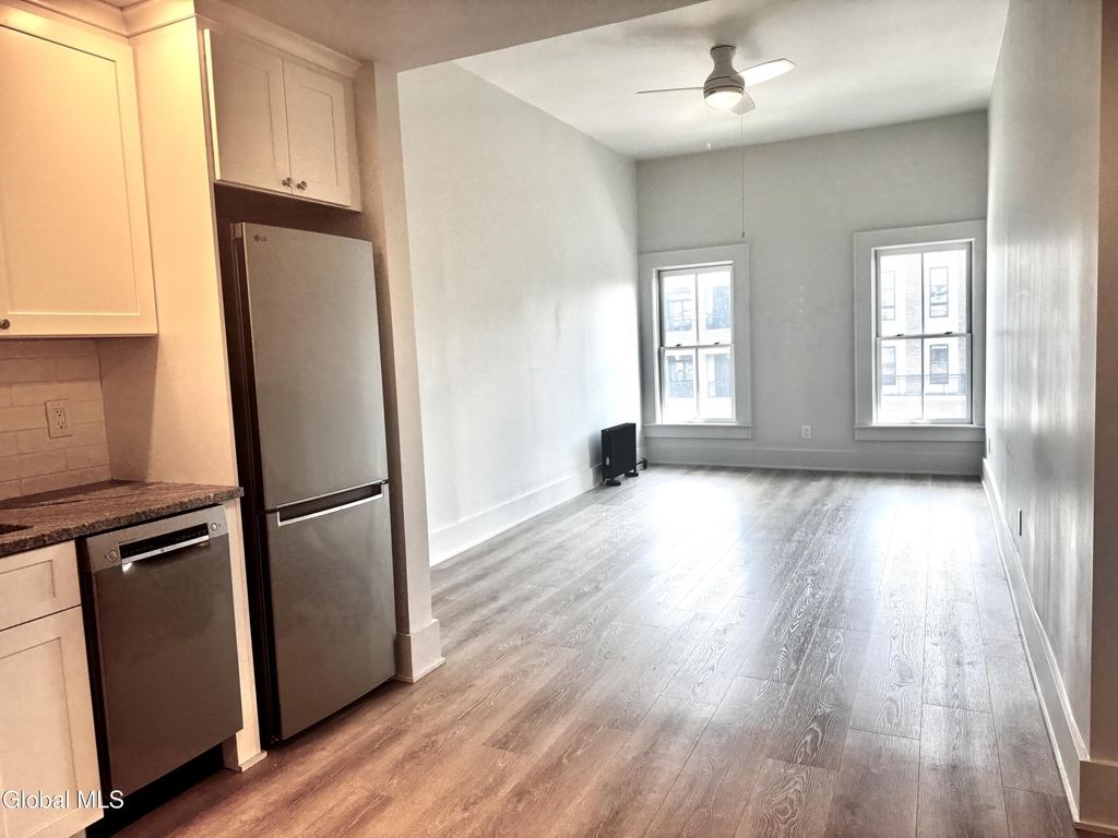 423 Broadway - Photo 9