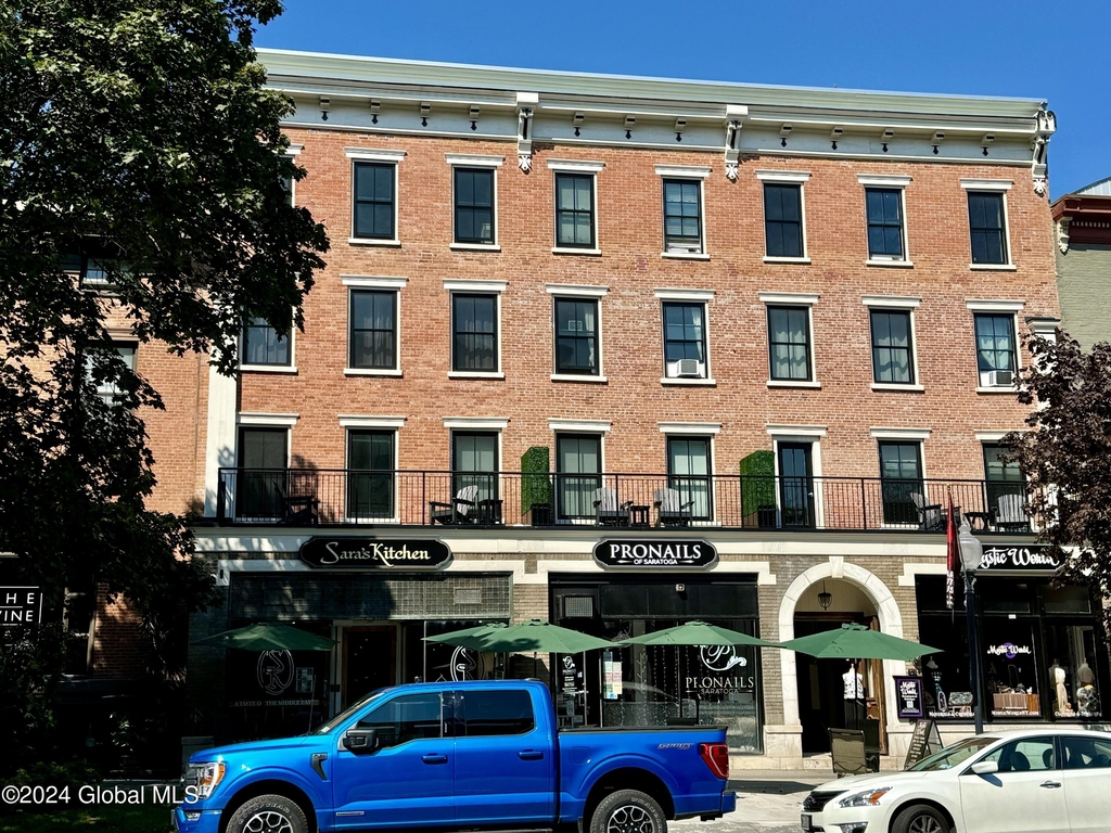 423 Broadway - Photo 0