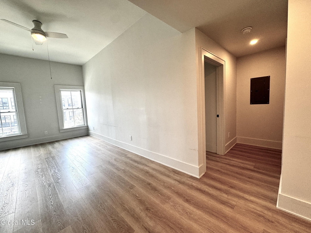 423 Broadway - Photo 3