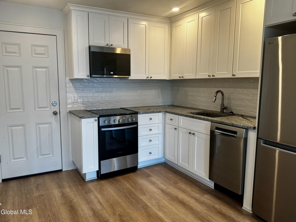 423 Broadway - Photo 8