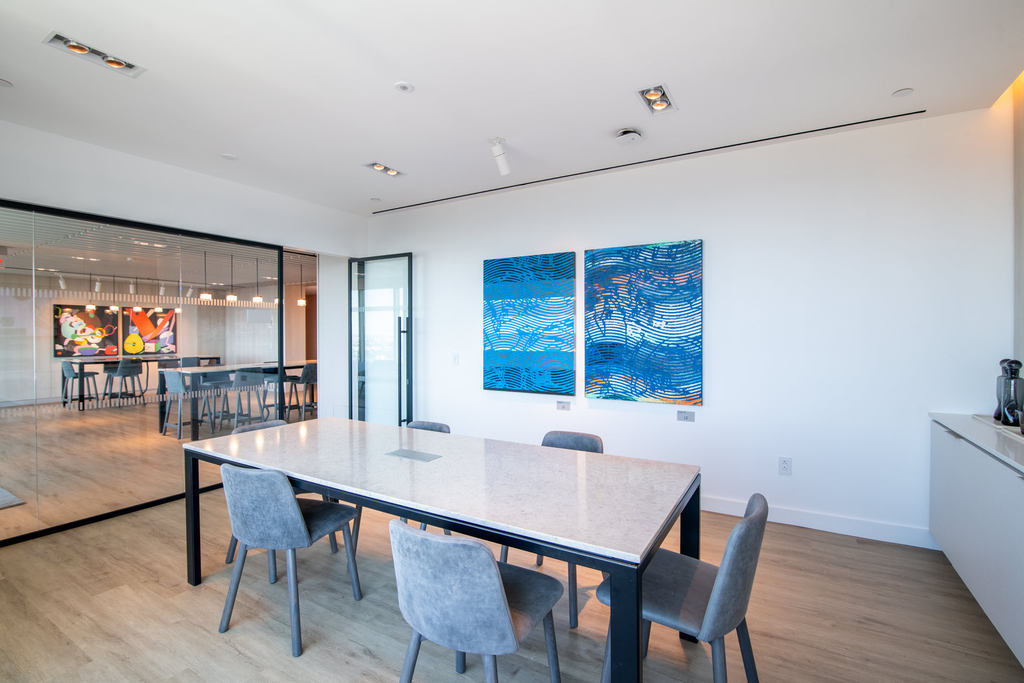 315 W 33rd Street - Photo 5