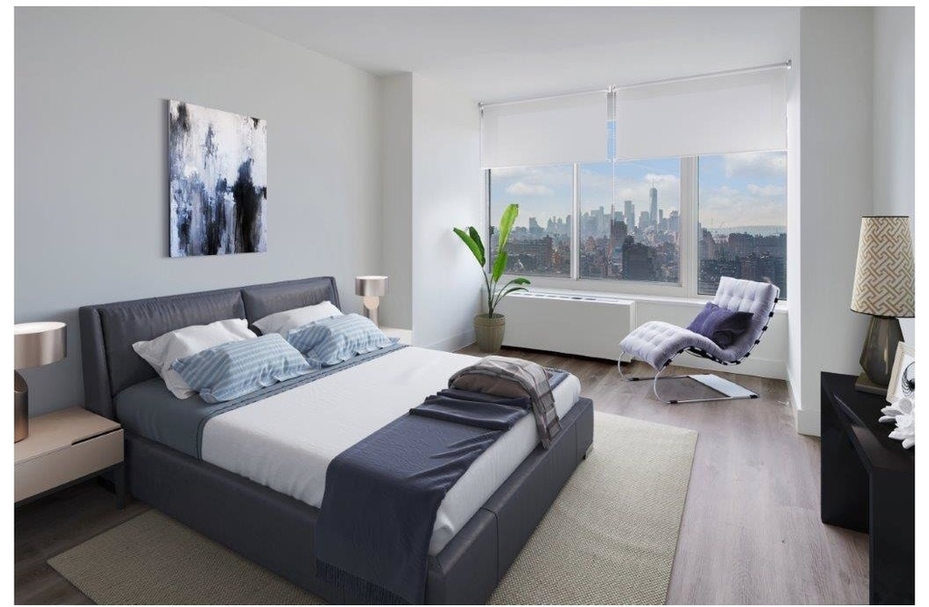 315 W 33rd Street - Photo 2