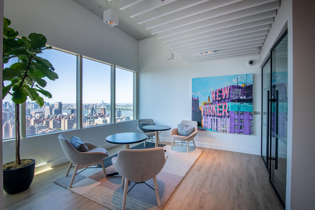315 W 33rd Street - Photo 6
