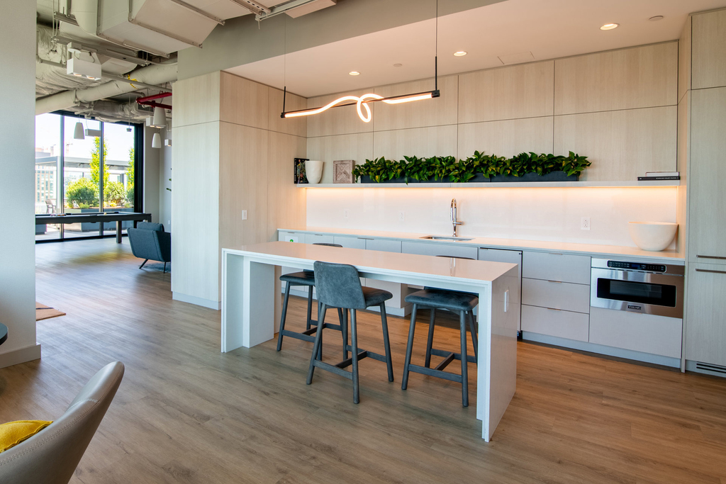 315 W 33rd Street - Photo 7