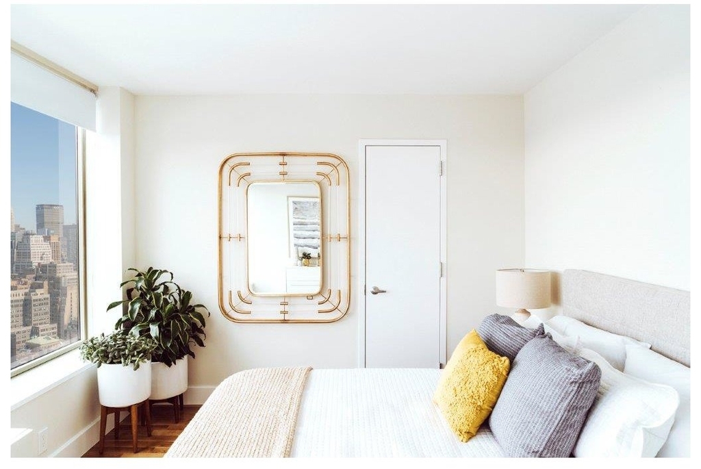 315 W 33rd Street - Photo 1