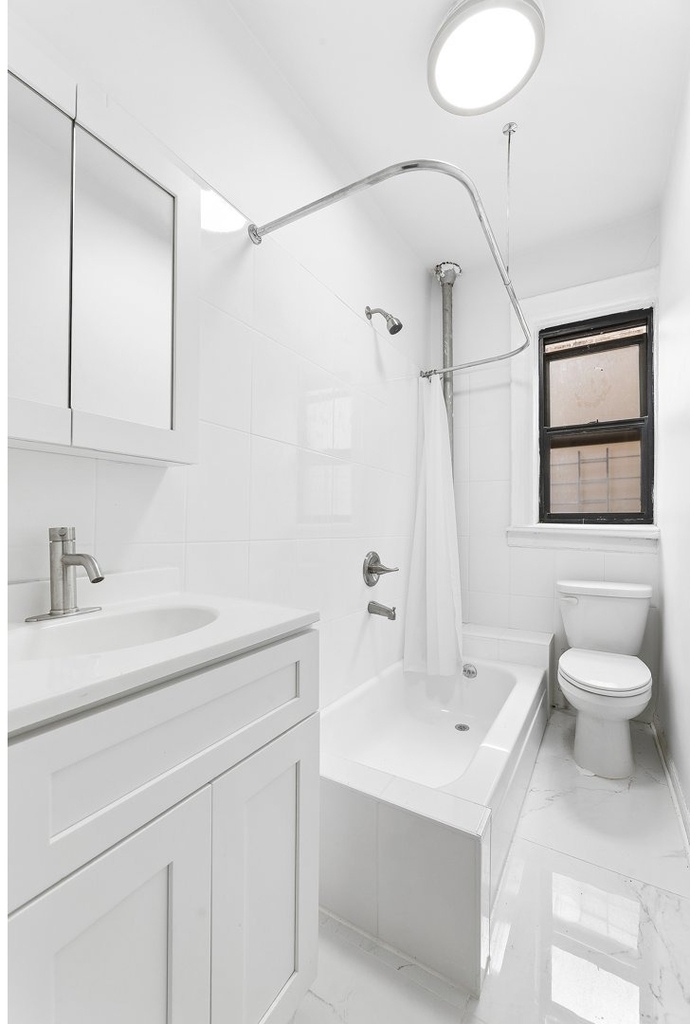 30 Macombs Place - Photo 2