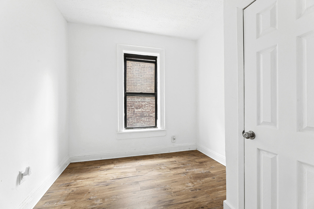 30 Macombs Place - Photo 0