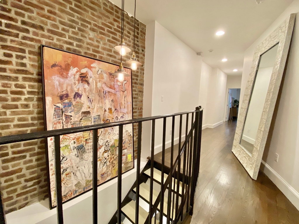 219 E 11th Street - Photo 6