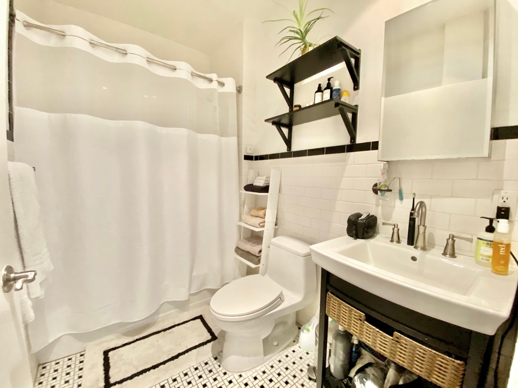 219 E 11th Street - Photo 8