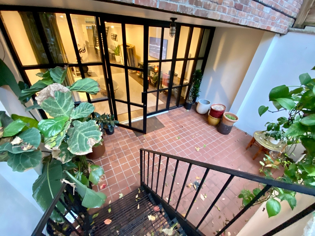219 E 11th Street - Photo 10