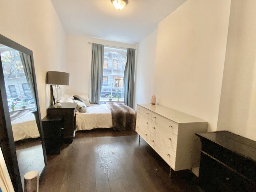 219 E 11th Street - Photo 12