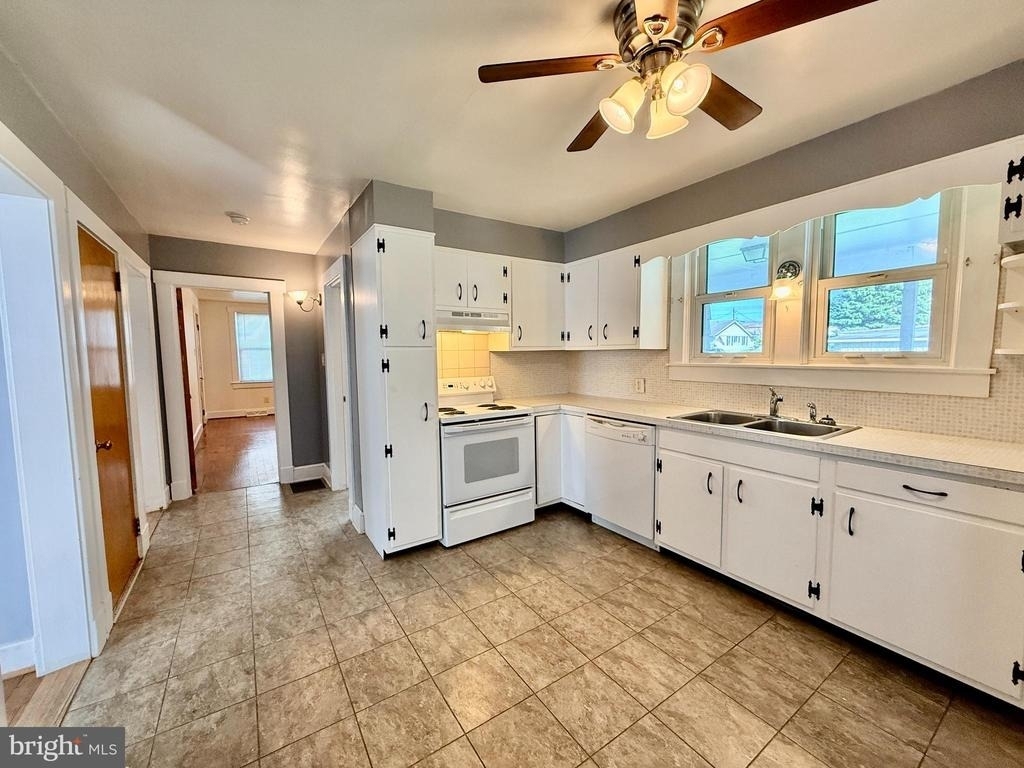 225 E 2nd Avenue - Photo 7