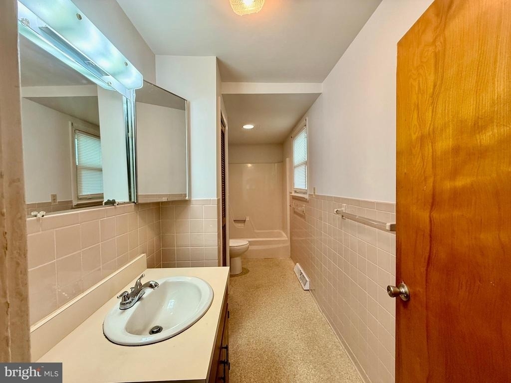 225 E 2nd Avenue - Photo 12