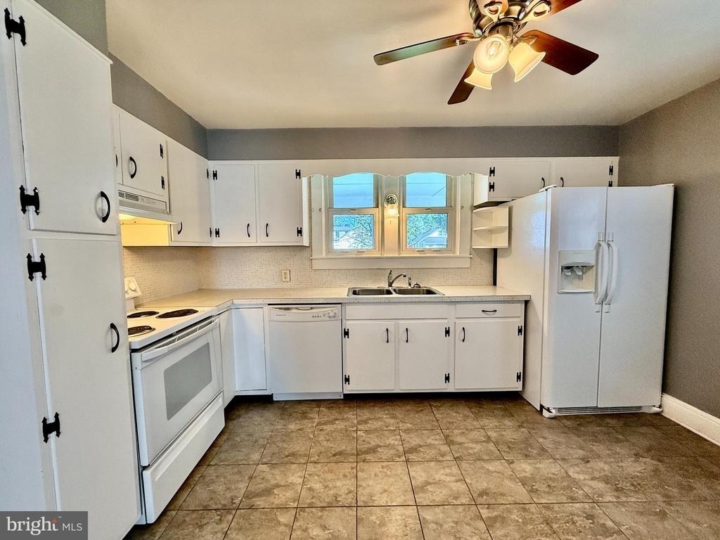 225 E 2nd Avenue - Photo 8