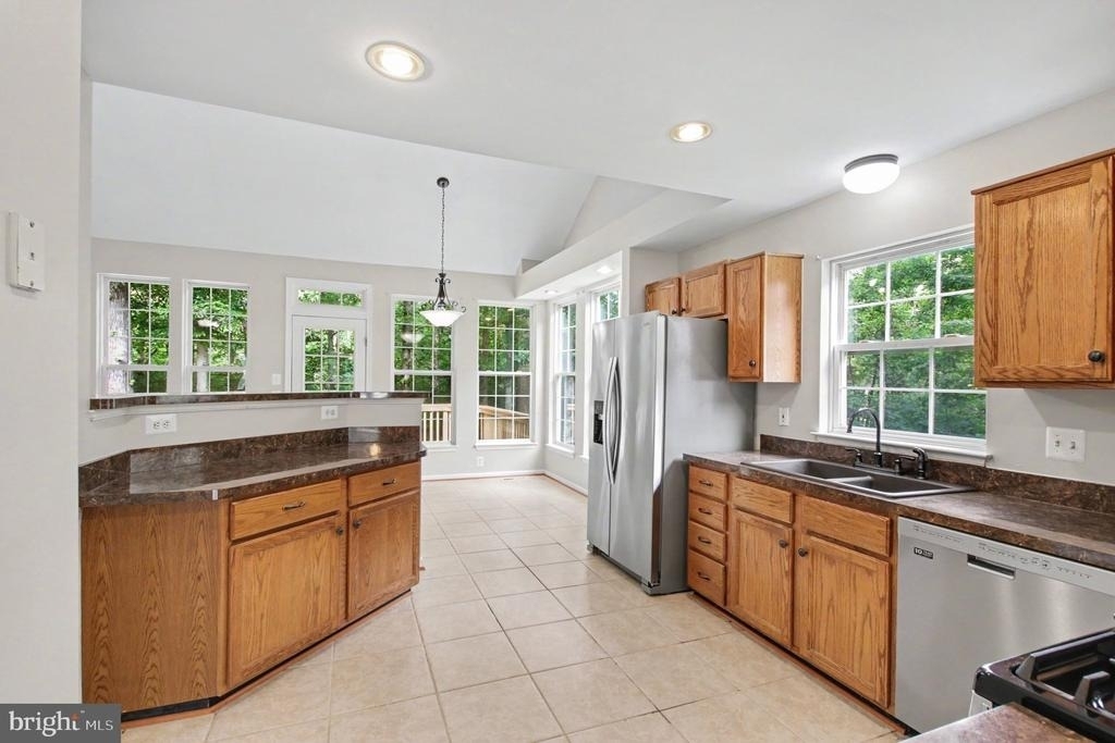 3915 Carlyle Court - Photo 6