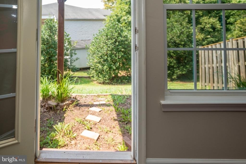 10246 Whitworth Lane - Photo 9