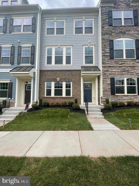 9389 Barnes Loop - Photo 0