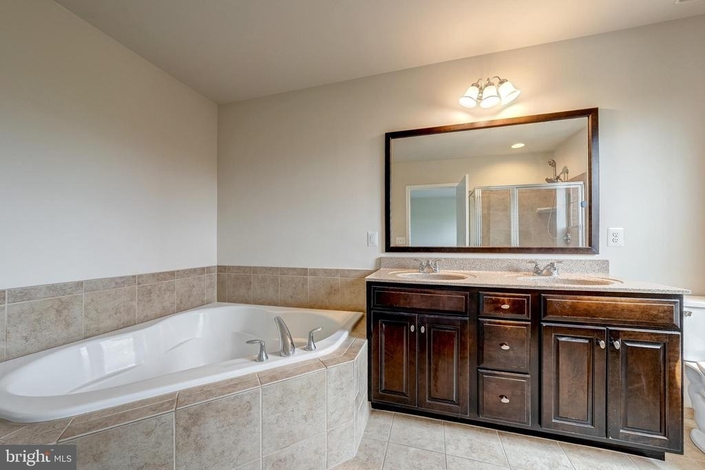 22635 Norwalk Square - Photo 24